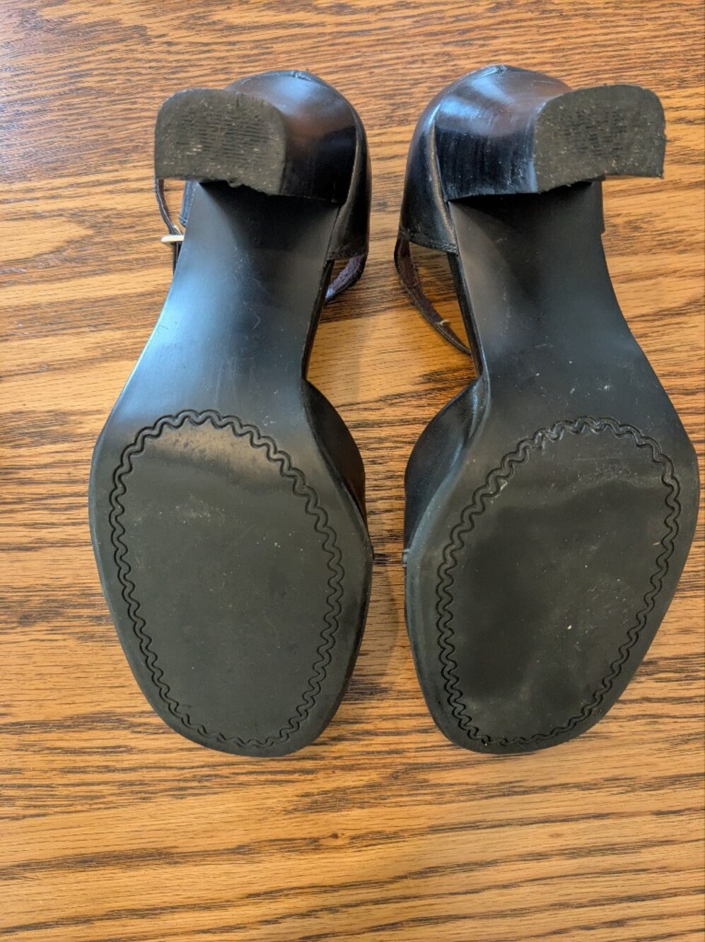 Black Kenneth Cole Reaction Women's Mary Jane Pumps with Floral Accent size 7 - Picture 4 of 7